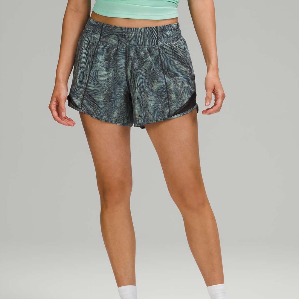 Lululemon - Hotty Hot Short 4" - Dimensional Icing Blue Multi Pattern - Size 4